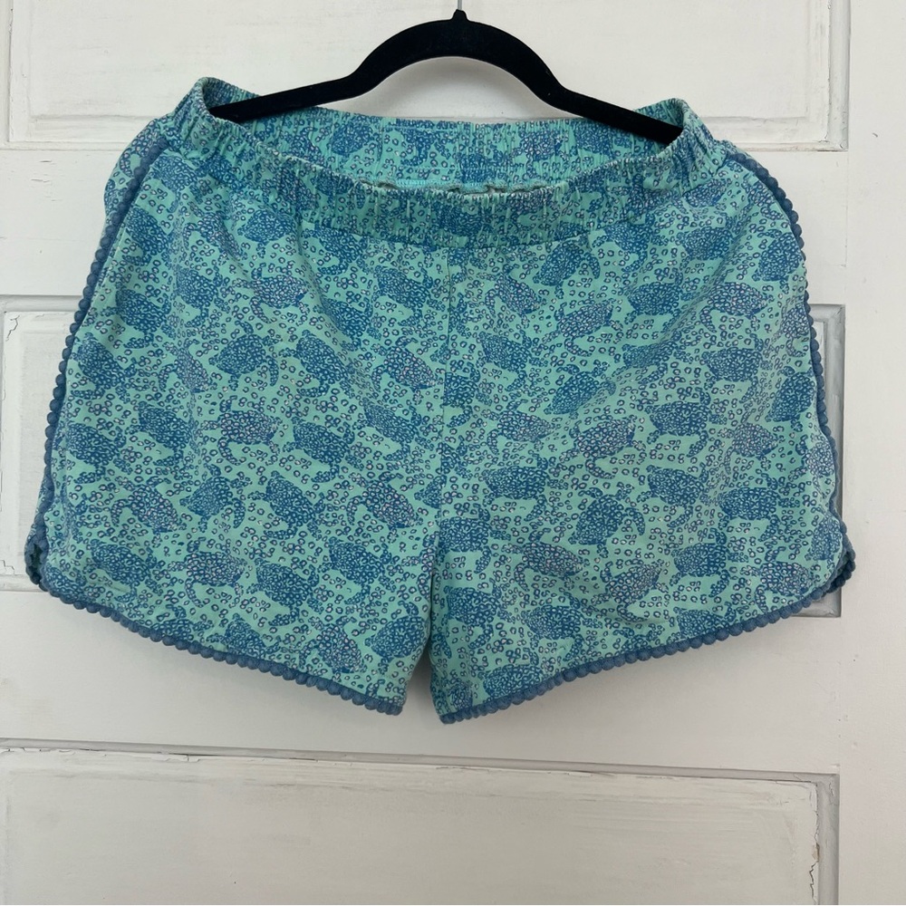 Vineyard Vines turtle print Pima cotton shorts